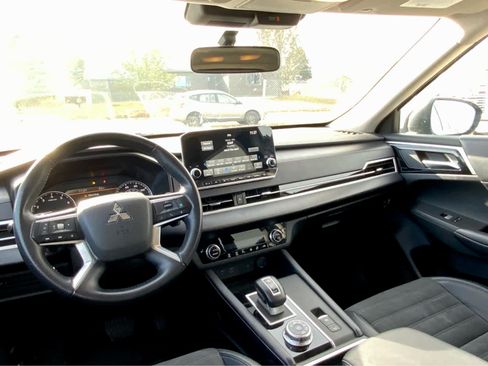 Used 2024 Mitsubishi Outlander SE image 34