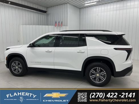 Used 2025 Chevrolet Traverse LT w/ Driver Confidence Package FWD image 5