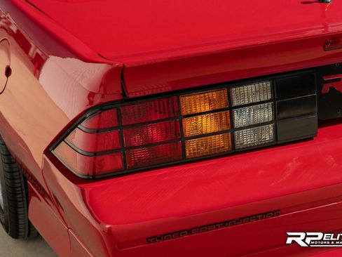 Used 1991 Chevrolet Camaro Z28 RWD image 46