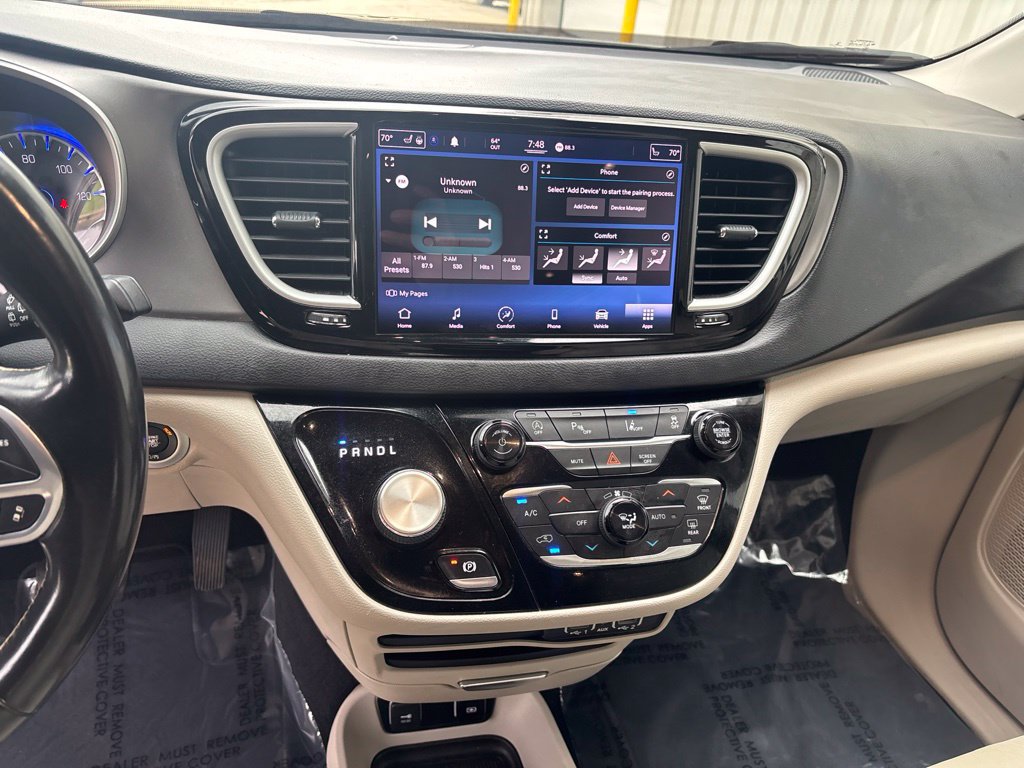 Used 2021 Chrysler Pacifica Touring-L FWD image 16
