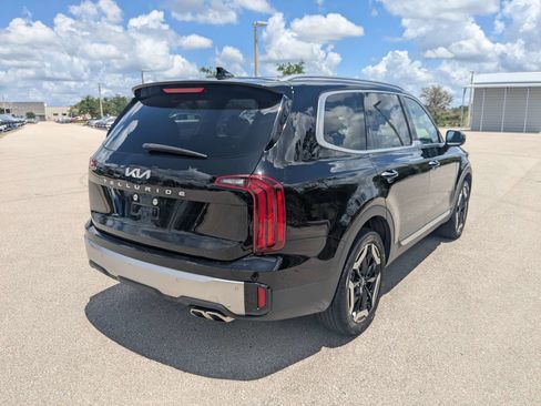 Certified 2025 Kia Telluride S FWD image 5