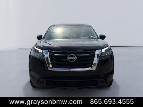 Used 2024 Nissan Pathfinder SV FWD image 8