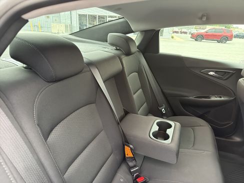 Used 2017 Chevrolet Malibu LT FWD image 34
