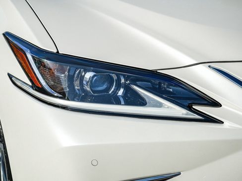Used 2025 Lexus ES 350 w/ Premium Package FWD image 8