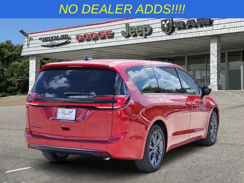 New 2026 Chrysler Pacifica Select image 5