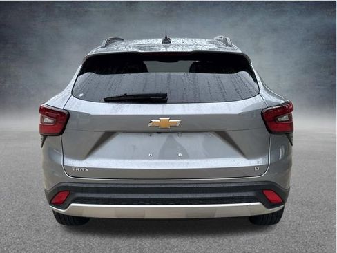 Used 2025 Chevrolet Trax LT w/ LT Convenience Package FWD image 7