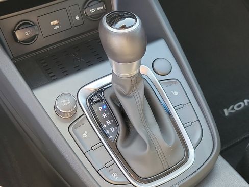 Certified 2022 Hyundai Kona SEL w/ Convenience Package image 26