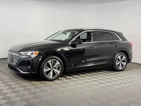 Used 2024 Audi Q8 e-tron Premium Plus w/ Premium Plus Package AWD/4WD image 10