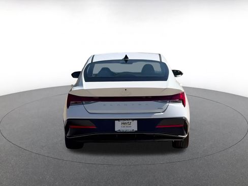 Used 2025 Hyundai Elantra Limited image 12