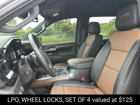 Certified 2025 Chevrolet Silverado 1500 High Country AWD/4WD image 5