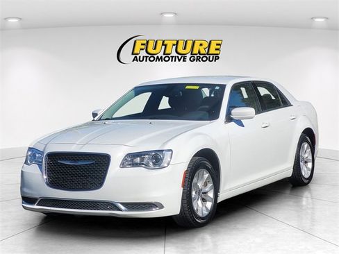 Used 2022 Chrysler 300 Touring image 3