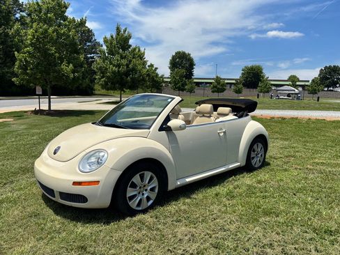 Used 2008 Volkswagen Beetle S FWD image 1