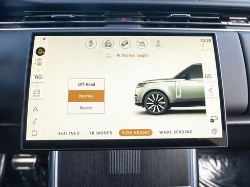 Used 2025 Land Rover Range Rover Autobiography image 28