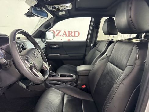 Used 2022 Toyota Tacoma TRD Off-Road image 11