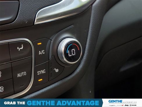 Used 2021 Chevrolet Equinox LT image 21