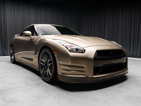 Used 2016 Nissan GT-R Premium AWD/4WD image 19