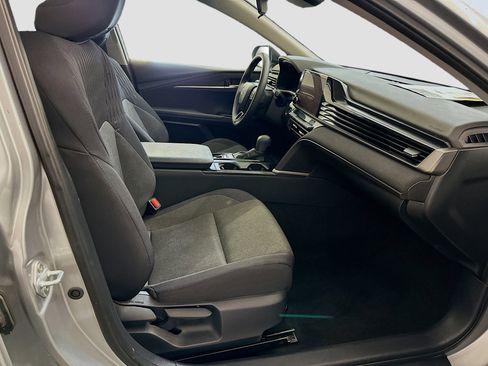 Used 2025 Toyota Camry LE image 32