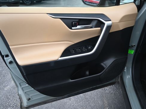 Used 2022 Toyota RAV4 XLE image 15