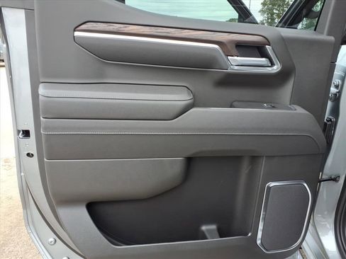 New 2026 GMC Sierra 1500 SLT image 18