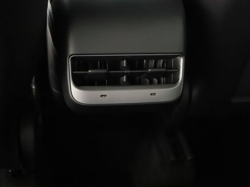 Used 2023 Tesla Model Y Long Range AWD/4WD image 21