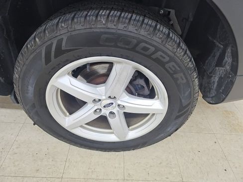 Used 2018 Ford Explorer XLT image 17