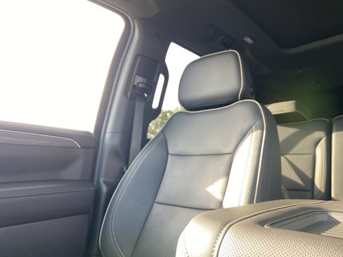 Used 2023 GMC Yukon SLT image 54