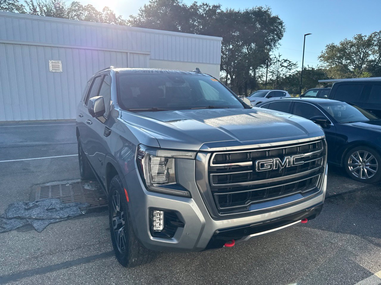 Used 2023 GMC Yukon AT4 w/ AT4 Premium Package AWD/4WD image 3