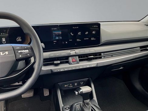 Used 2025 Kia K4 FWD image 11