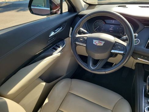 Used 2021 Cadillac XT4 Premium Luxury image 19