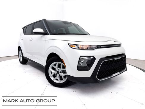 Used 2022 Kia Soul LX w/ Technology Package FWD image 1
