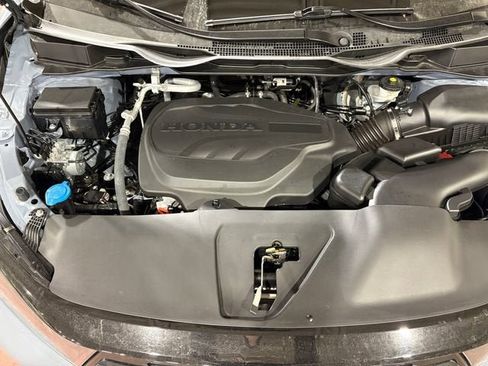 Used 2025 Honda Odyssey Touring image 9