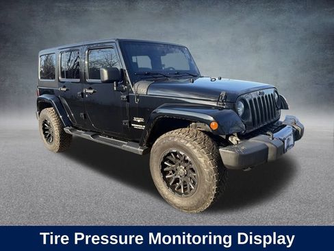 Used 2017 Jeep Wrangler Unlimited Sahara w/ Connectivity Group image 11