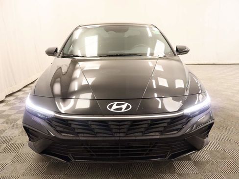 Used 2025 Hyundai Elantra SEL FWD image 4