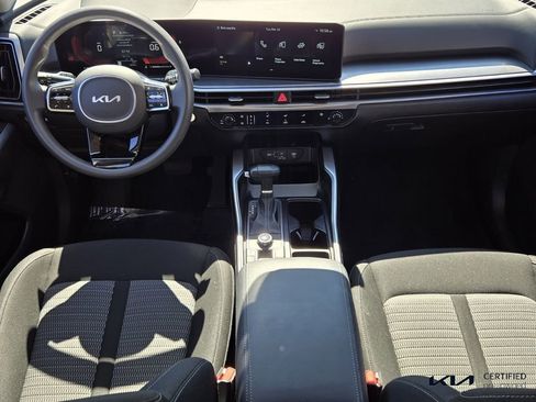 Certified 2025 Kia Sorento LX image 13