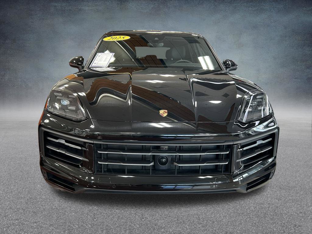 Used 2025 Porsche Cayenne AWD/4WD image 2