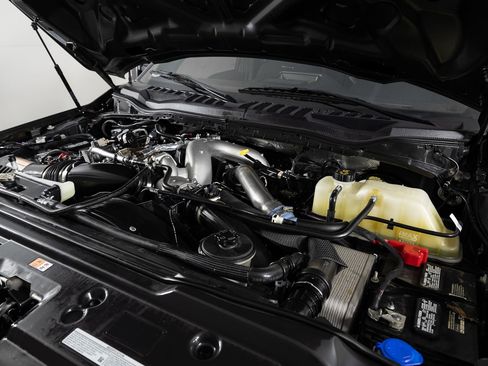 Used 2022 Ford F250 Platinum w/ Tremor Off-Road Package image 43