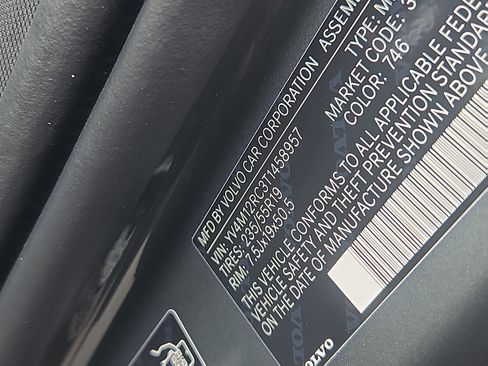 New 2026 Volvo XC60 B5 Plus w/ Protection Package Premier AWD/4WD image 5