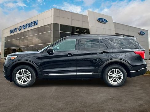 Certified 2024 Ford Explorer XLT AWD/4WD image 2