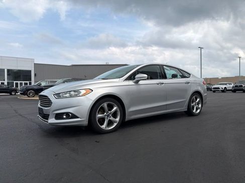 Used 2014 Ford Fusion SE FWD image 3