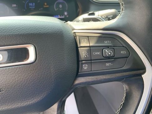 Used 2022 Jeep Grand Cherokee L Limited image 32