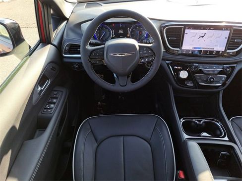 Used 2026 Chrysler Pacifica Limited w/ S Appearance Package image 11