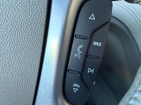 Used 2017 Chevrolet Traverse LT w/ Style and Technology Package image 13