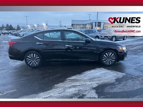 Used 2023 Nissan Altima 2.5 SV image 4