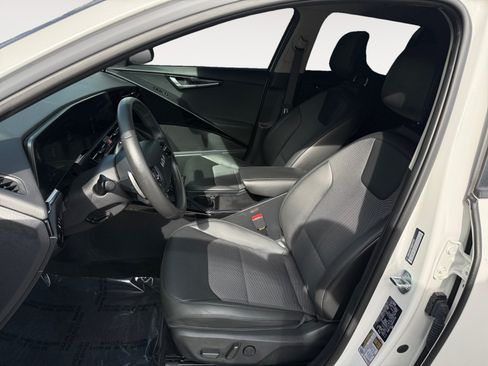 Used 2025 Kia Niro EX FWD image 10