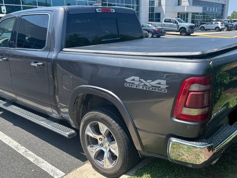 Used 2019 RAM 1500 Laramie AWD/4WD image 3