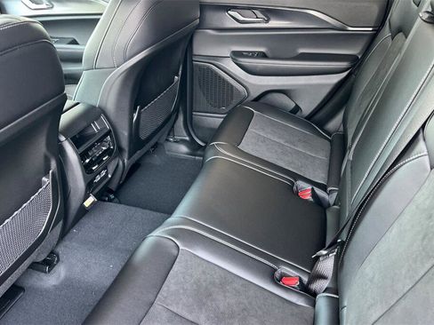 New 2025 Jeep Grand Cherokee Altitude image 12