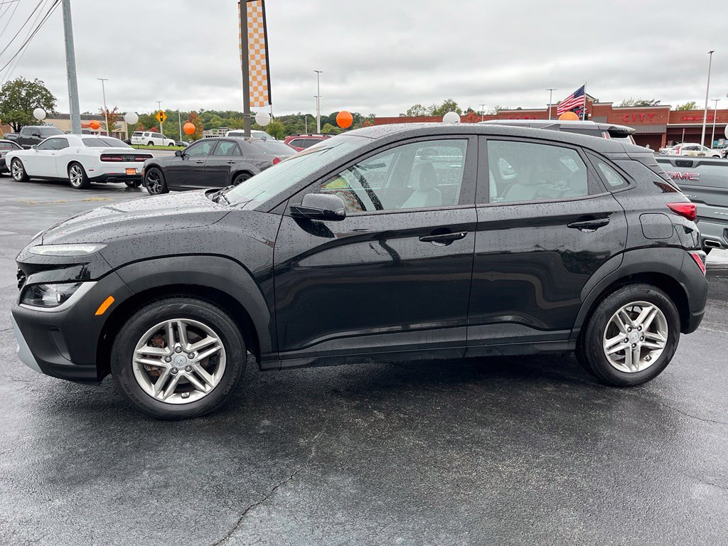 Used 2023 Hyundai Kona SE w/ Cargo Package FWD image 6