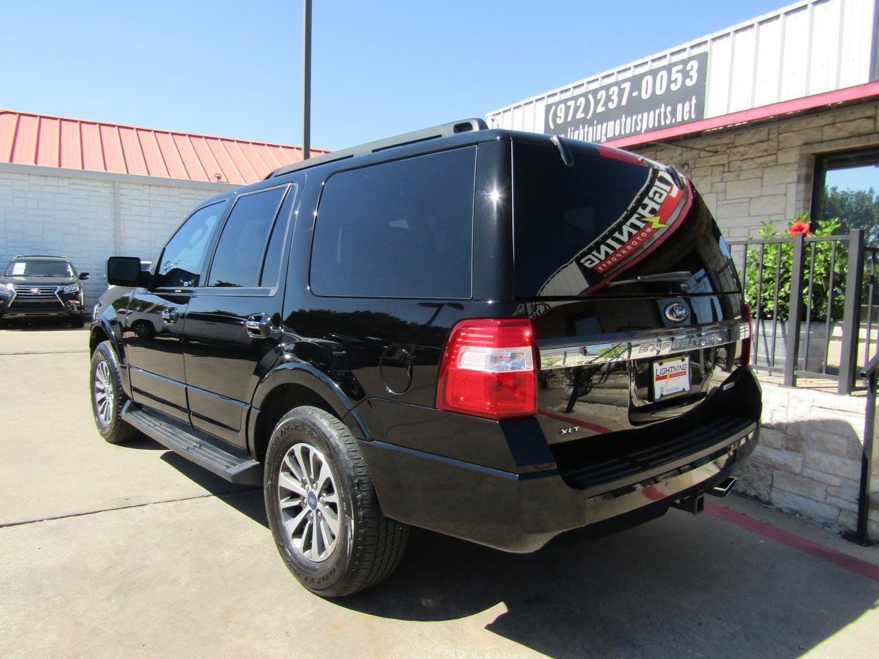 Used 2016 Ford Expedition XLT w/ Equipment Group 202A RWD image 3
