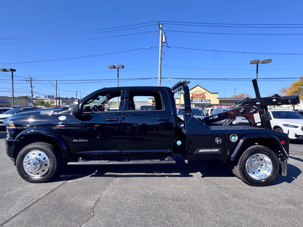 Used 2025 RAM 5500 4x4 Crew Cab w/ Laramie Trim Package image 5