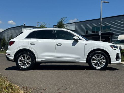 Used 2025 Audi Q3 2.0T Premium AWD/4WD image 2